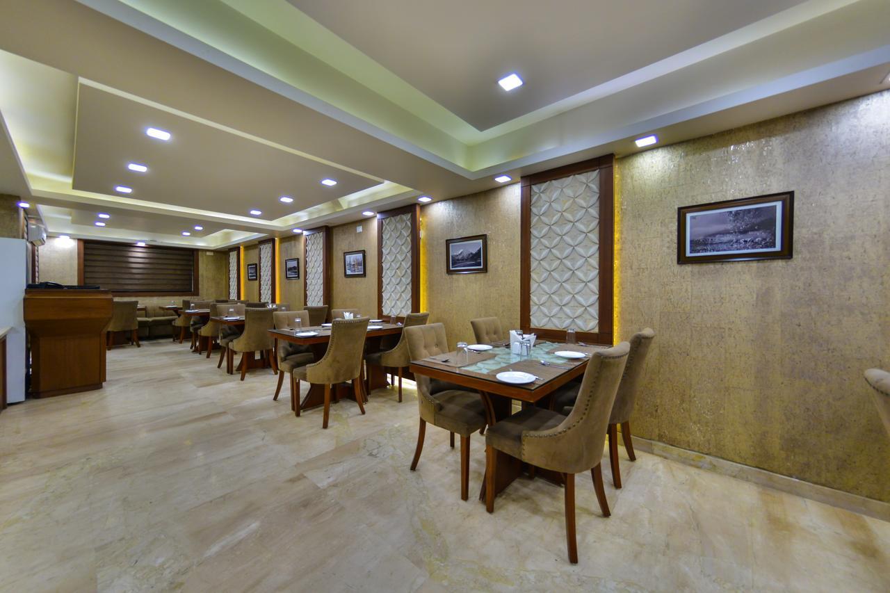 Clarks Inn Srinagar Exterior foto