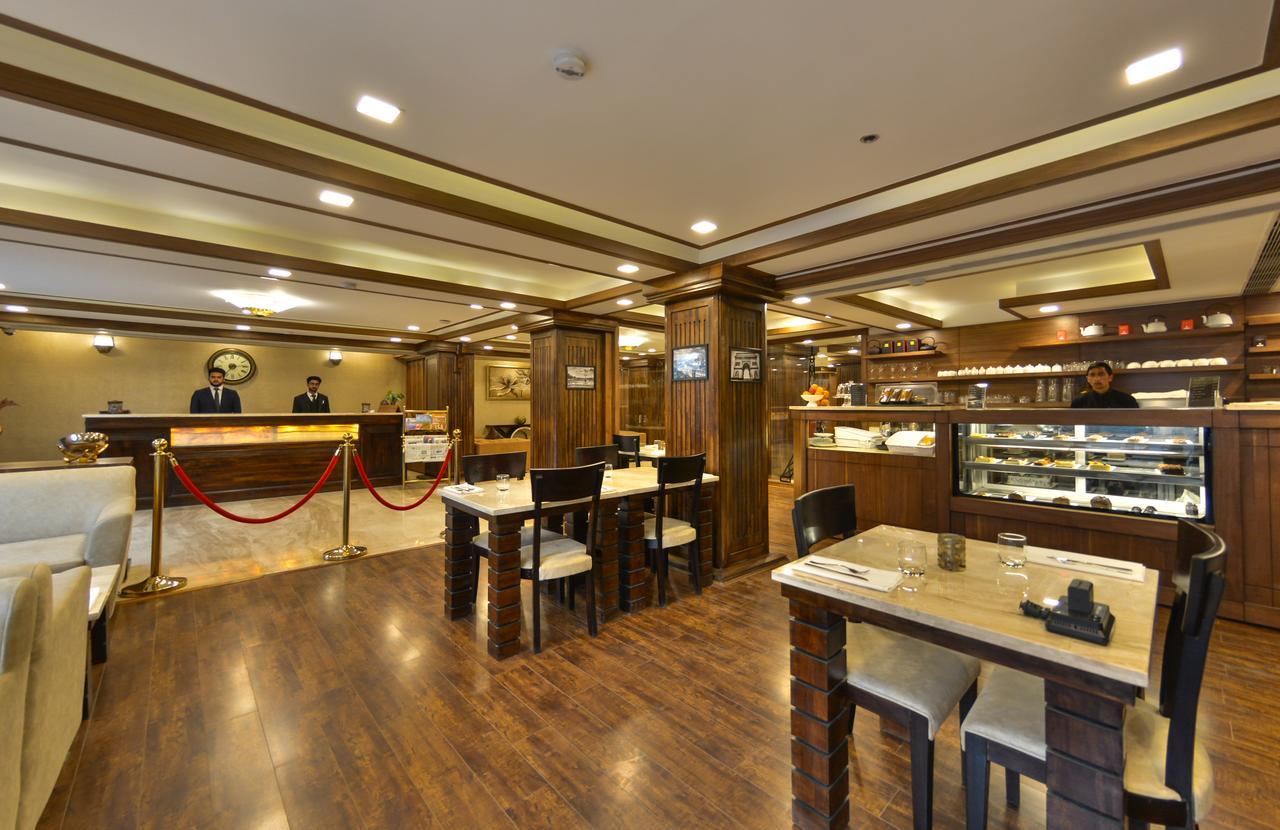 Clarks Inn Srinagar Exterior foto