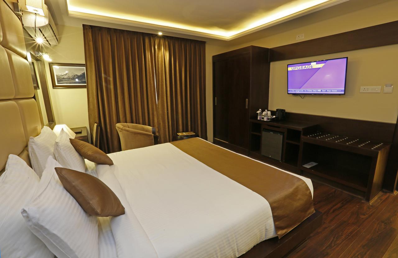 Clarks Inn Srinagar Exterior foto